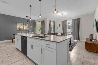 4 Bedrooms 3 Bathrooms Storey Lake 4820 LS - 5