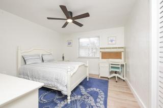 Pelican Palace - 4