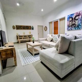 Peaceful 3BR Villa Near Beaches & Nature - 2