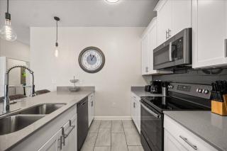 5 Bedrooms 4 Bathrooms Storey Lake 4800 LL - 4