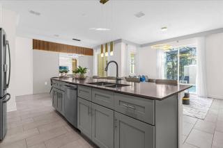 4 Bedrooms 3 Bathrooms Storey lake 2393 RT - 3