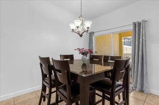 4 Bedroom 3 Bathroom Paradise Palms 8953BP - 8