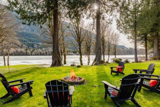 Luxury Riverfront Estate Hot tub views-Ideal for large groups or Family Getaways - 9