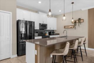 4 Bedrooms 3 Bathrooms Storey Lake 2947PL - 4