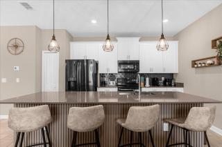 4 Bedrooms 3 Bathrooms Storey Lake 2947PL - 3