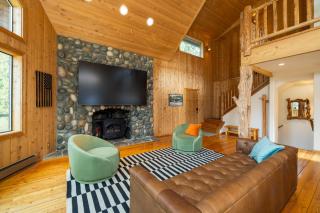 Luxury Riverfront Estate Hot tub views-Ideal for large groups or Family Getaways - 6