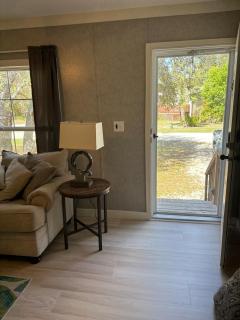 Sweet retreat in the springs NOT waterfront property - 4