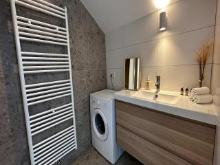 Trendsetter Retreat in Fashion Hub - 2