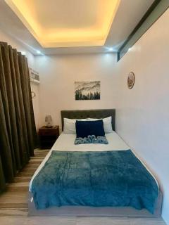 Bears Den Cozy 1BR with balcony facing city and amenity near Mactan Airport - 4