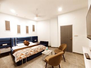 THE RITZ HOTEL - Your Smart And Budget Stay - 5