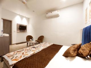 THE RITZ HOTEL - Your Smart And Budget Stay - 3