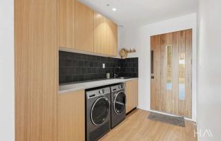 Contemporary Seaside Escape - 9