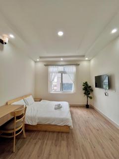 Cozy Studio with River Views in Vibrant Thao Dien R03 - 2