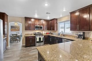 5BDRM Lux Estate- Heated Pool and Neon Arcade Room - 6