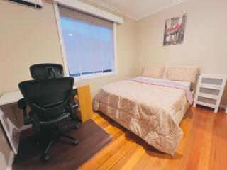 Quiet private room with shared facilities - 1