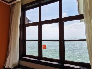 PD Full Seaview Water Chalet with Private Bathtub - 4