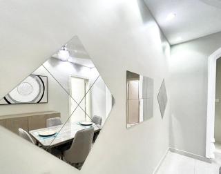 White Flower Loft 10 Min to Airport - 5