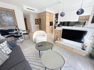 Cannes Center La Croisette Splendid 2 BR in premium residence gardens and balcony by Olam Properties - 9