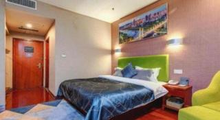 Chonpines Hotel Jining Quanmin Fitness Plaza - Jining - 3