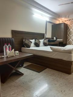 Hotel Atithi Palace - 1