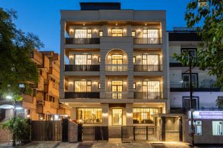 Saltstayz Premier - Noida, Near Sector 18 Metro station - 7