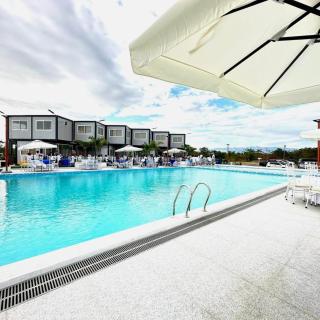 The Peninsula Resort - 4