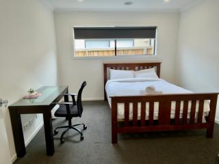 Stunning 5 x Bedroom Holiday Home in Donnybrook 29KM from Airport! - 8