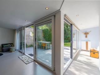 Bungalow in Sint Maartenszee with Garden Views - 1