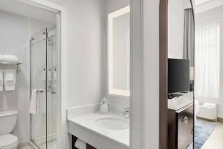 Fairfield Inn and Suites Chicago Downtown/ Magnificent Mile - 9