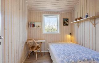 3 Bedroom Beach Front Home In Asperup - 1