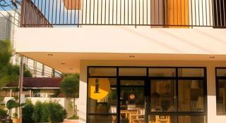 Yellow Moon Hotel - 7