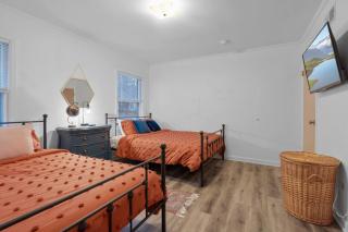 Astor Park style 2 BR - Backyard to Hospitals! - 2