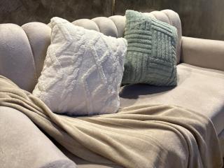 Suite 16 Ortigas Cozy 2-Bedroom Staycation with Netflix & WiFi - 9