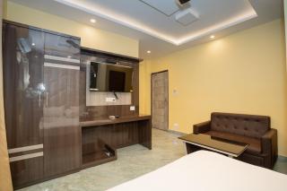Mahabhoj Hotel & Restaurant - 1