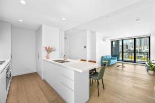 Sunlit Modern Retreat Moments from VicMarket3B2B2C - 9