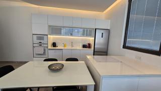 Bright 2BR Apartment Near Beach by HolyGuest - 8