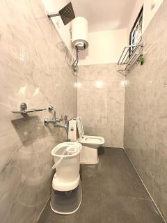 New Luxury Spacious 2BHK Close to Main Road - 4