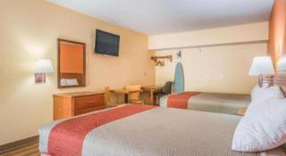 Rodeway Inn & Suites - 5