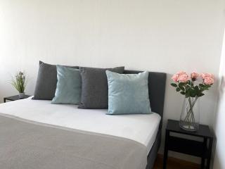 E2 neu renovierte Wohnung mit Aussicht - 2