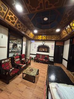 kings Palace Hostel - 4