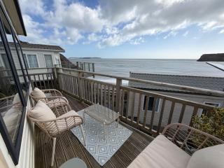 Wake Up by the Sea at Lydstep Beach - Tenby - 0