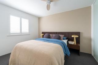 Premium top-floor apartment with stunning views - 8