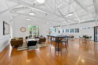 Penthouse Sleeps 8 - CBD Views - Games - Baby Stay - 4