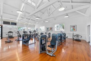 Penthouse Sleeps 8 - CBD Views - Games - Baby Stay - 2