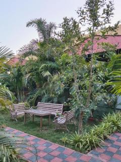 Private Cottage 1 with Pool Access Couple Friendly - 8