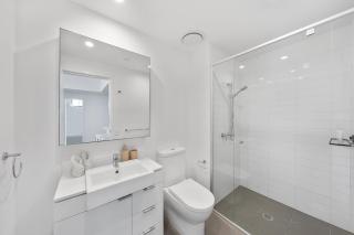 Penthouse Sleep 6 - CBD Views - Resort - Games - 2