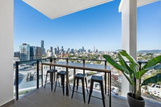 Penthouse Sleep 6 - CBD Views - Resort - Games - 1