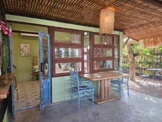 Three Hen Lakeside - 4