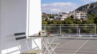 Bright Studio Haven with Scenic View - 6