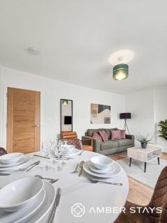 Spacious 2 Bed Apartment in Gloucester by Amber Stays - Perfect for Business & Contractors, Sleeps 4! - 6